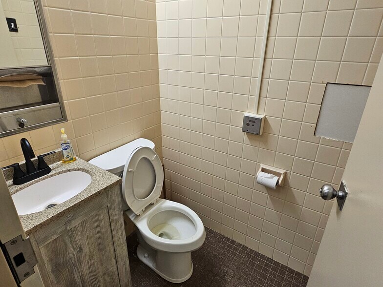 More Photos Of 97 S 4th St, Ishpeming Office For Lease