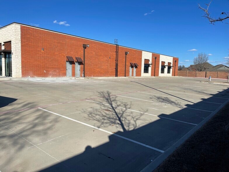 More Photos Of 1000 W Eldorado Pky, Little Elm Freestanding For Lease