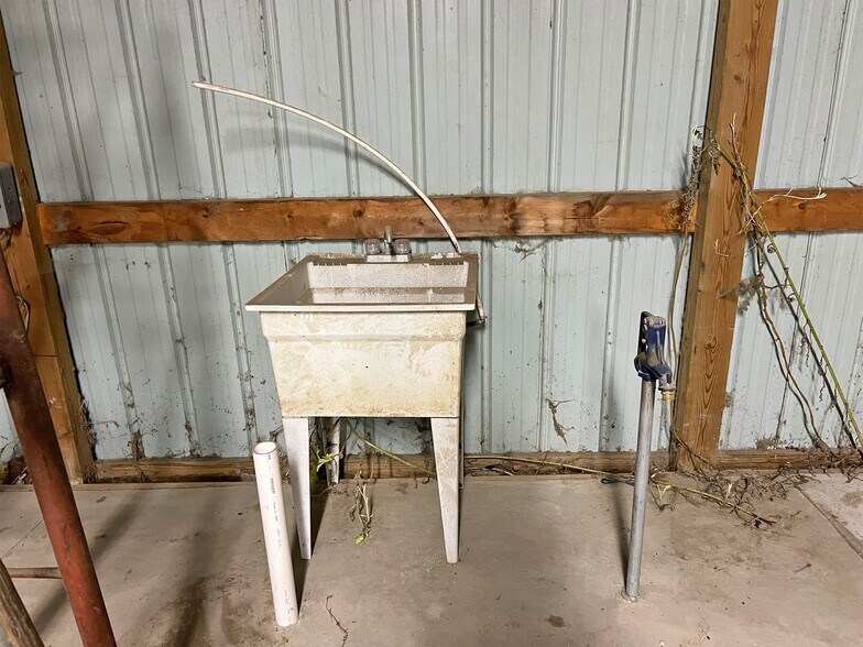 More Photos Of 2010 Schaper Ave, Erie Warehouse For Sale