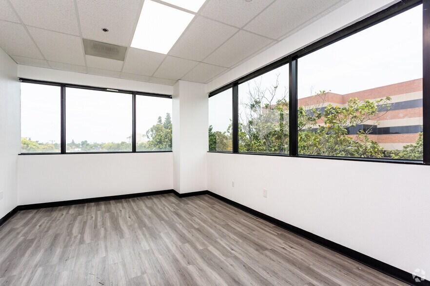 More Photos Of 901 W Civic Center Dr, Santa Ana Office For Sale