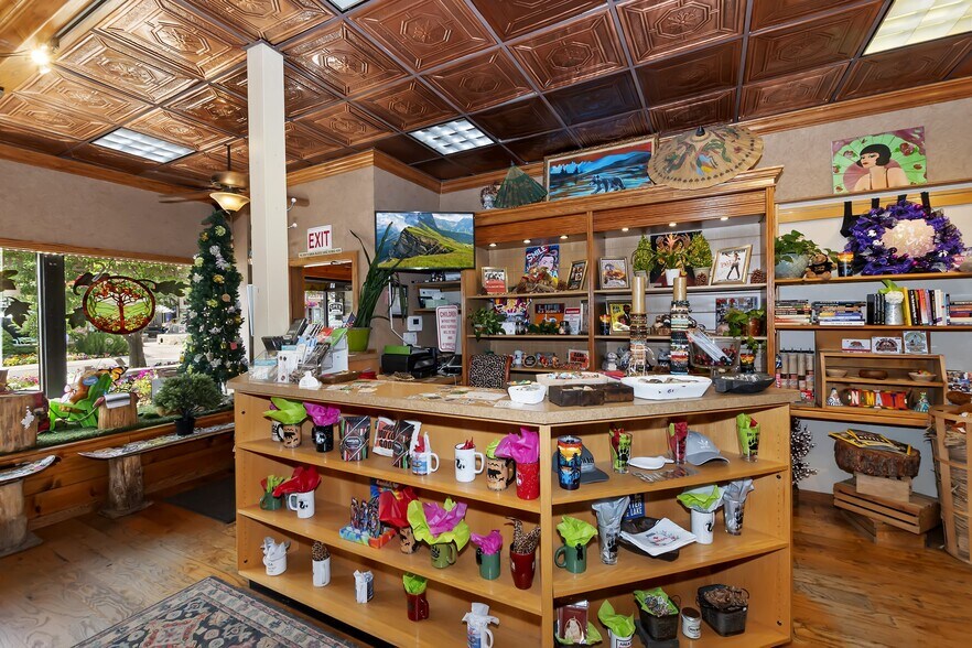More Photos Of 40728 Village Dr, Big Bear Lake Storefront For Sale