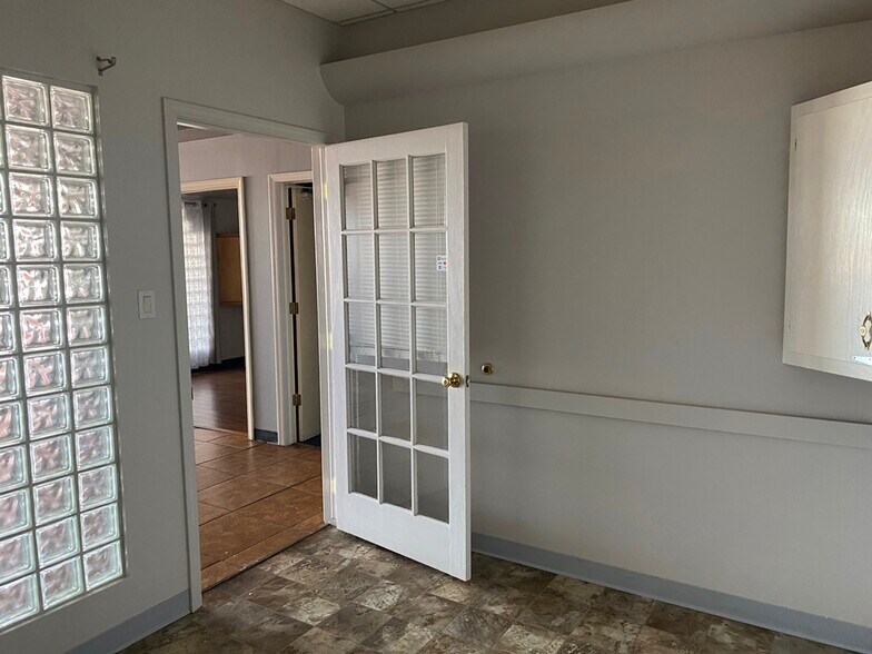 More Photos Of 800 N Federal Blvd, Riverton General Retail For Lease