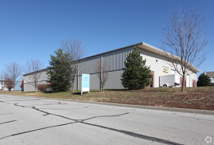 More Photos Of 1221 SE Broadway Dr, Lee's Summit Warehouse For Lease