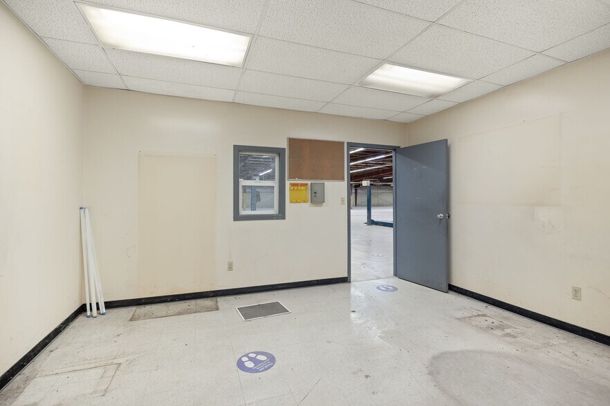 More Photos Of 4811 Easton Rd, Saint Joseph Industrial For Lease