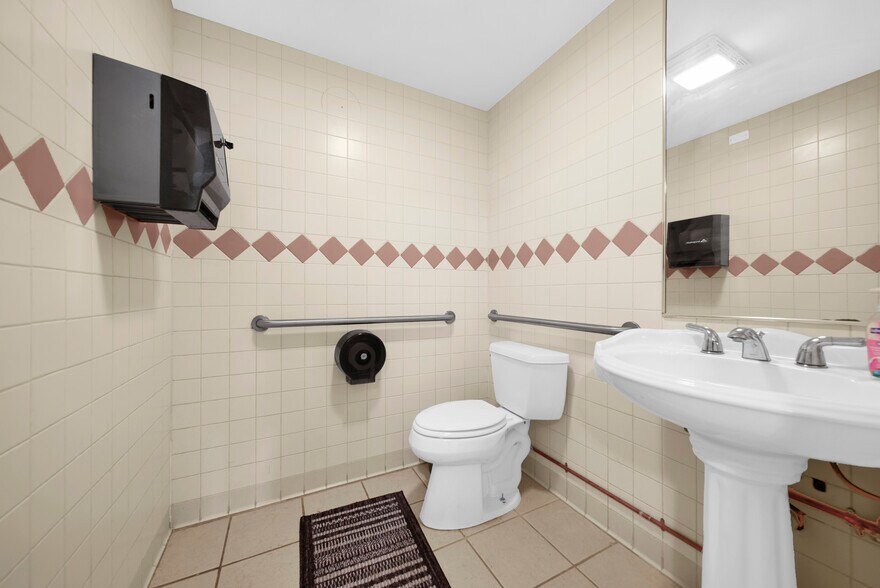 More Photos Of 625 E 1st St, Akron Hotel For Sale