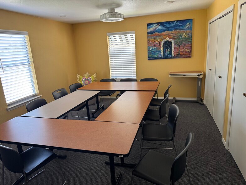 More Photos Of 1907 Goliad Rd, San Antonio Freestanding For Lease