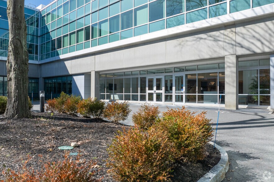 More Photos Of 135 Santilli Hwy, Everett Office For Lease