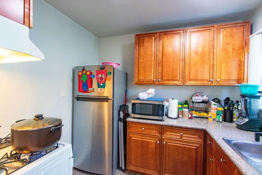 More Photos Of 201-207 S Kenmore Ave, Los Angeles Apartments For Sale