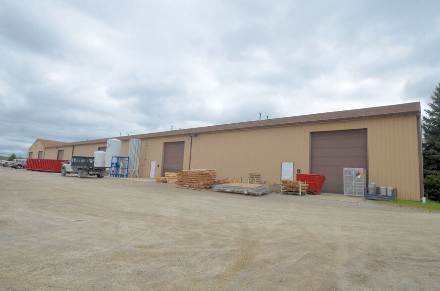 More Photos Of 5684 E Highland Rd, Howell Warehouse For Lease