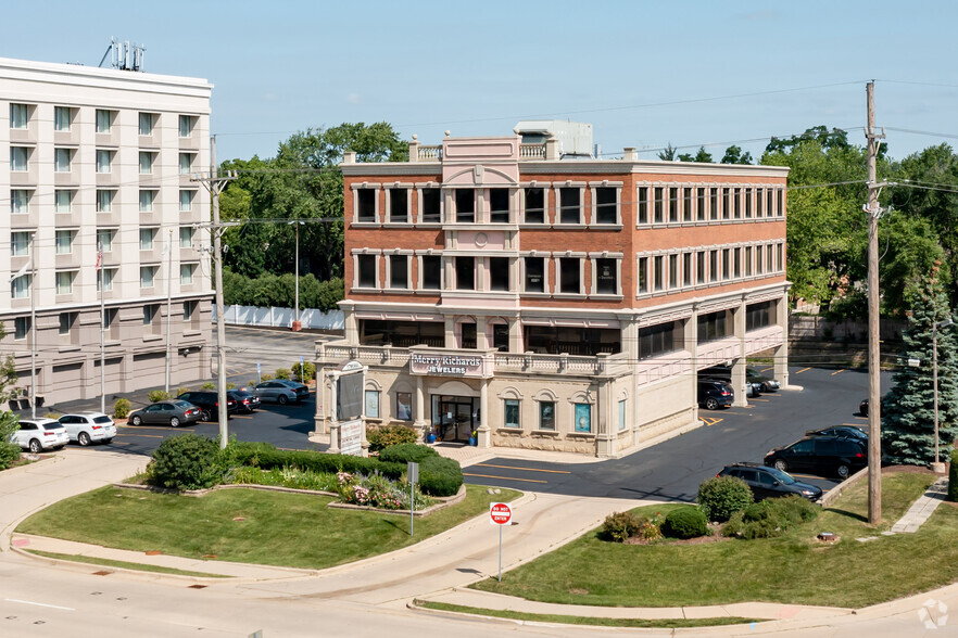 Primary Photo Of 17W300 22nd St, Oakbrook Terrace Medical For Lease