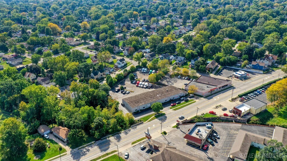 More Photos Of 765 Villa St, Elgin Warehouse For Lease