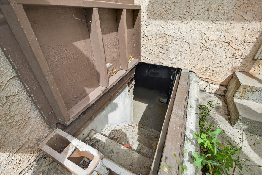 More Photos Of 4160 Verdugo Rd, Los Angeles Office For Sale