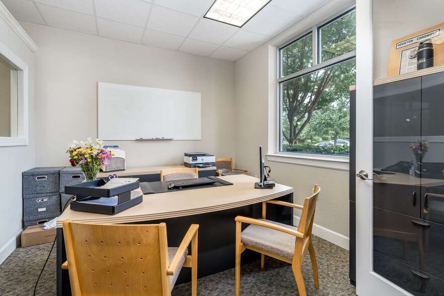 More Photos Of 20008 Champion Forest Dr, Spring Office For Sale
