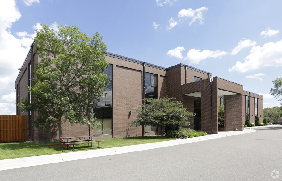 More Photos Of 1611 W County Road B, Roseville Medical For Lease