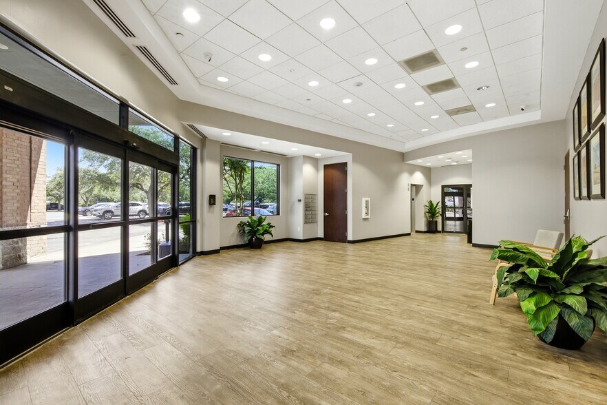 More Photos Of 3333 Bayshore Blvd, Pasadena Medical For Lease