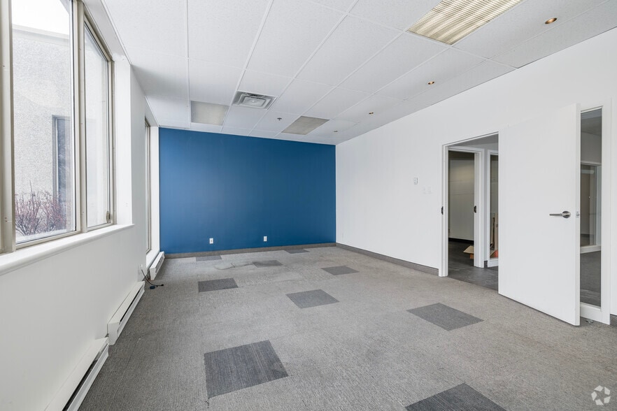 More Photos Of 9415-9495 Aut Transcanadienne, Montréal Warehouse For Lease