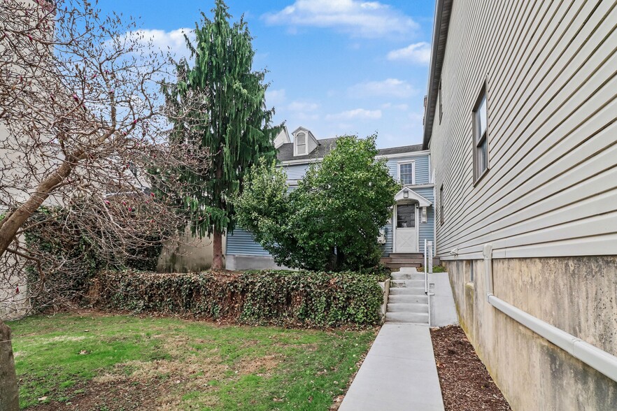 More Photos Of 55 E Main St, Lititz General Retail For Sale