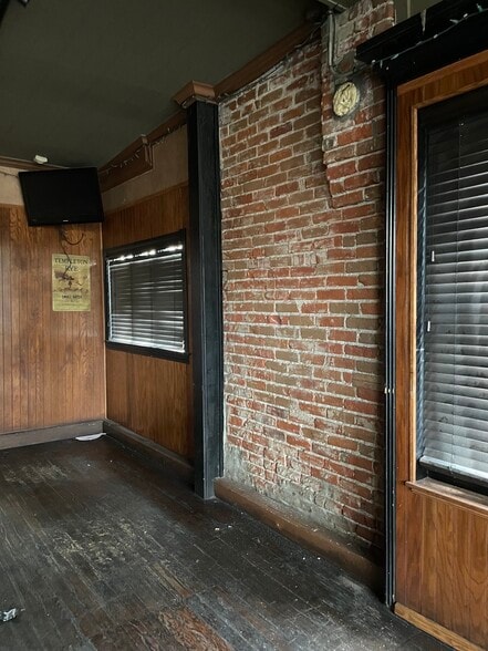 More Photos Of 5280 W 25th Ave, Edgewater Bar For Lease