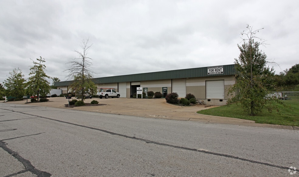 More Photos Of 1126-1136 Valley Ridge Dr, Grain Valley Warehouse For Lease