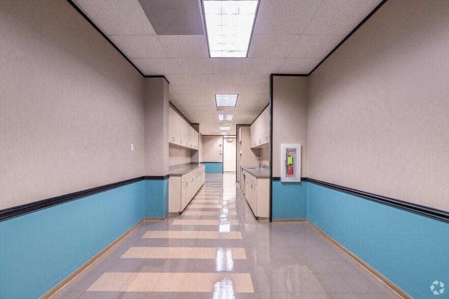 More Photos Of 3838 N Sam Houston Pky E, Houston Office For Lease