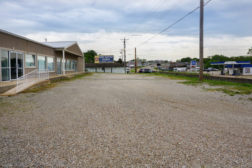 More Photos Of 1126 Old Route 66, Saint Robert Office For Sale