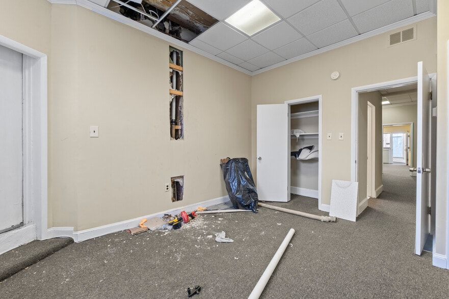 More Photos Of 28 E 25th St, Baltimore Storefront Retail Residential For Sale