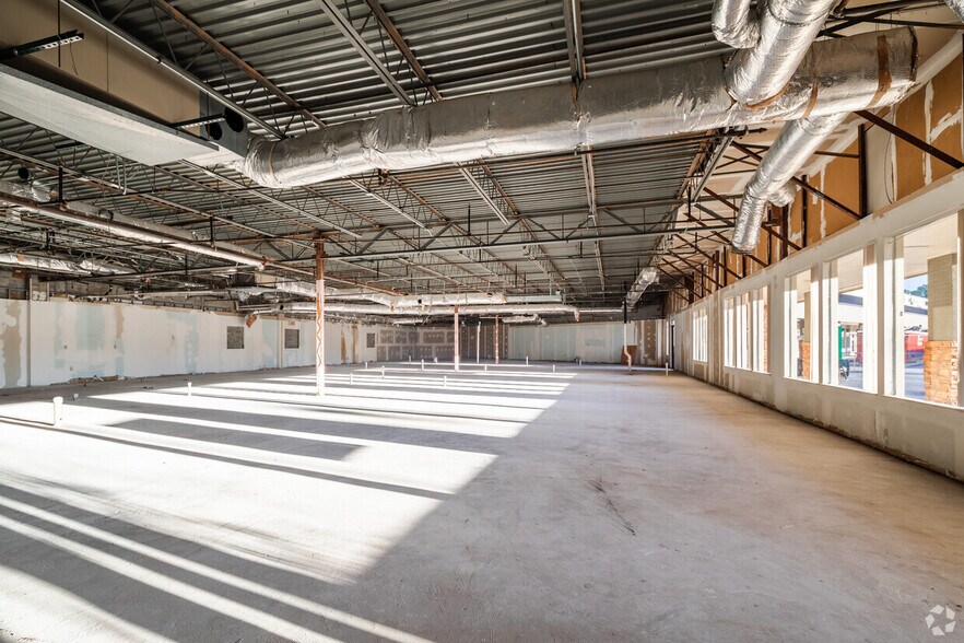 More Photos Of 6570 Tara Blvd, Jonesboro Storefront For Lease