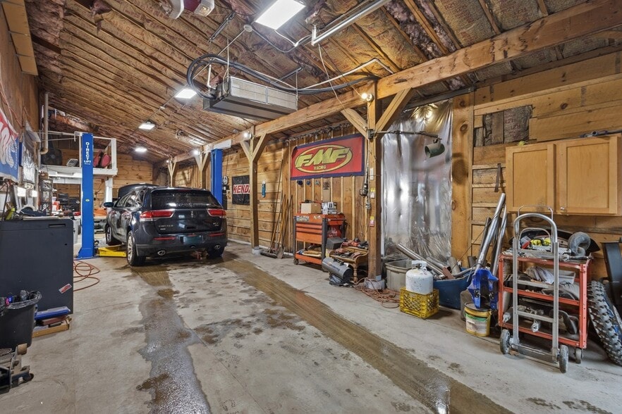 More Photos Of 1973 Victory Hwy, Glendale General Retail For Sale