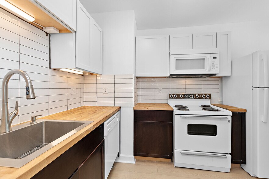 More Photos Of 306 Main St, Parkville Apartments For Sale