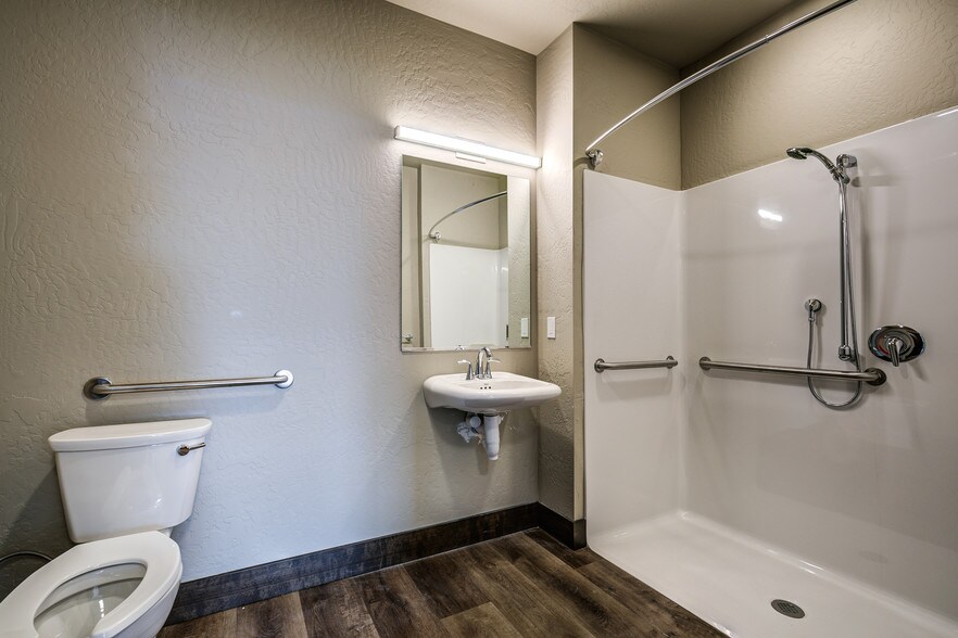 More Photos Of 115 E Lake St, Sandpoint Office Residential For Lease