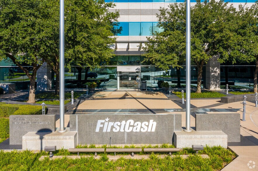 More Photos Of 1600 W 7th St, Fort Worth Office For Lease