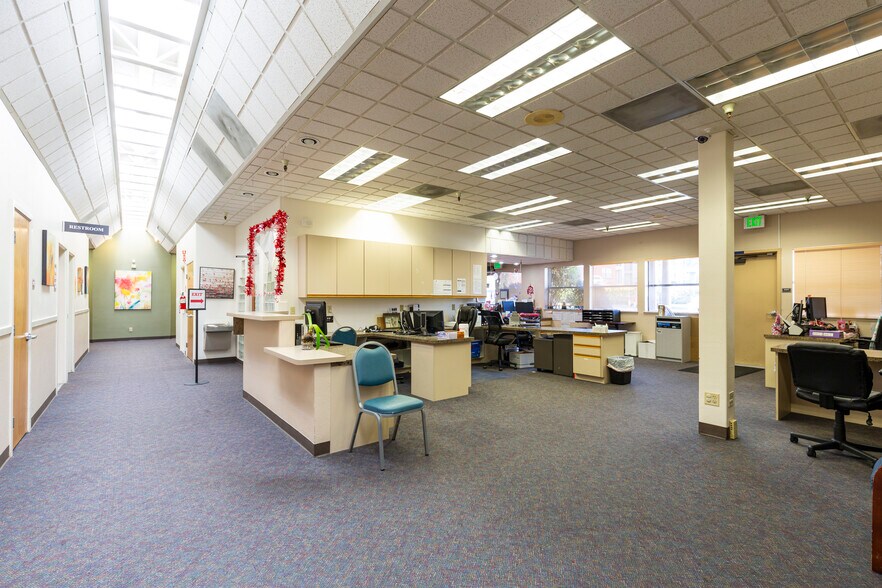 More Photos Of 3111 Professional Dr, Auburn Medical For Sale