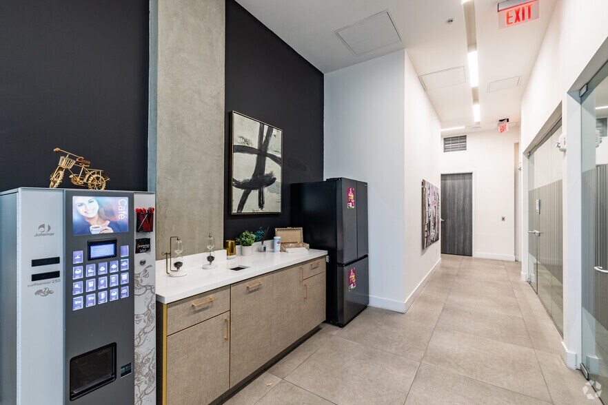 More Photos Of 800 SE 4th Ave, Hallandale Beach Office For Lease