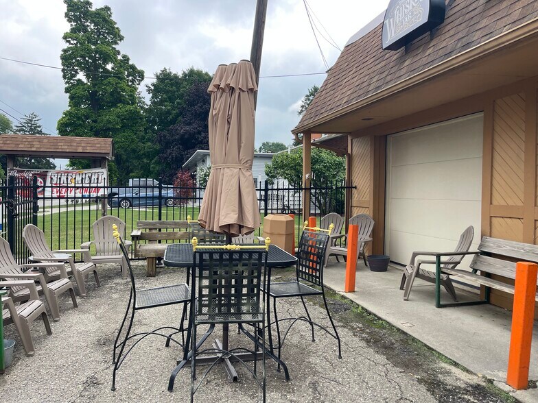 More Photos Of 4397 Main St, Brown City Bar For Sale