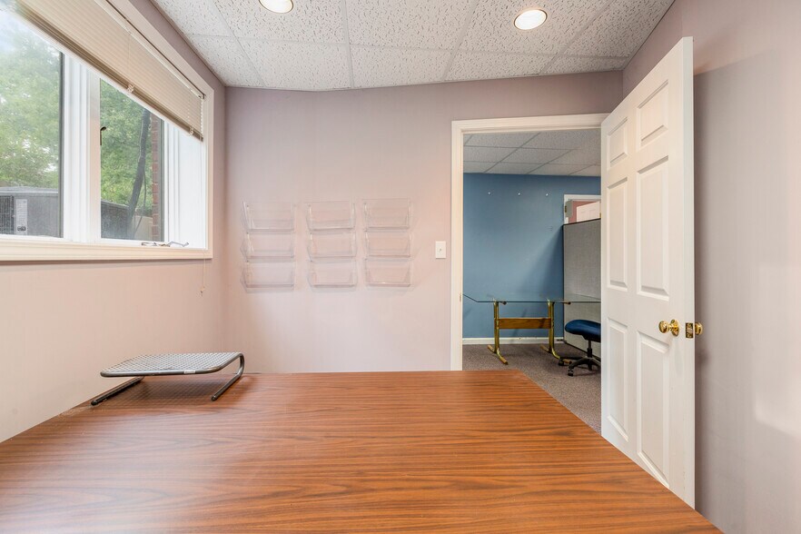 More Photos Of 3044 Breckenridge Ln, Louisville Office Residential For Sale