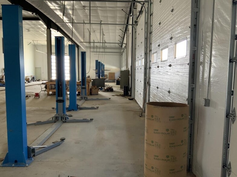 More Photos Of 141 Luther Seiber Blvd, Pioneer Sports And Entertainment For Sale