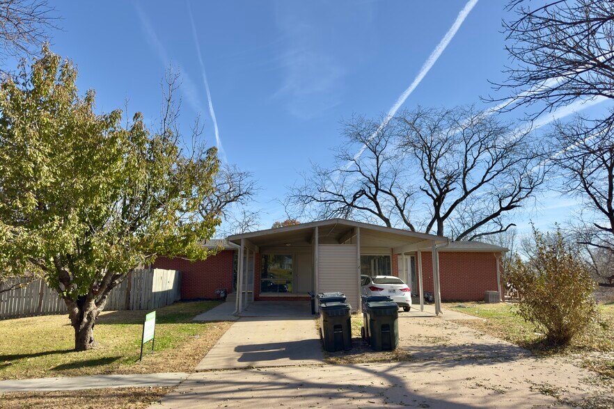 Primary Photo Of 3712 NW 51st St, Lincoln Apartments For Sale