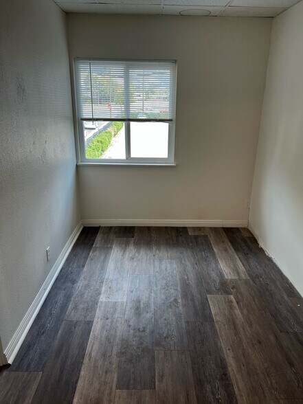 More Photos Of 13095 San Fernando Rd, Sylmar Flex For Lease