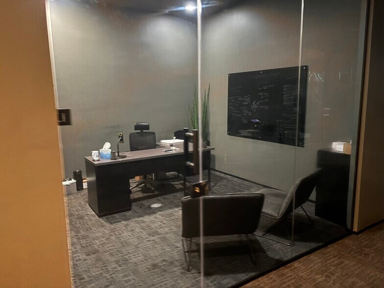 More Photos Of 1495 N Park Dr, Weston Showroom For Sale