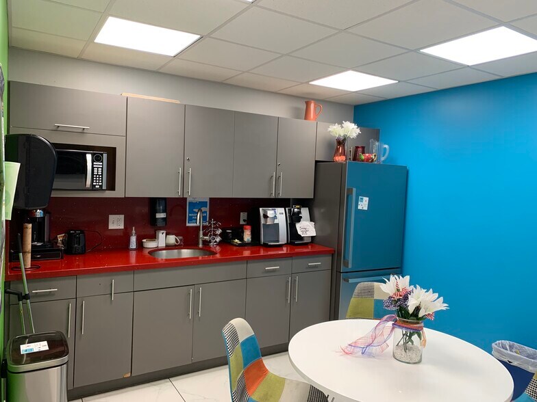More Photos Of 201 SE 2nd St, Fort Lauderdale Office For Sale