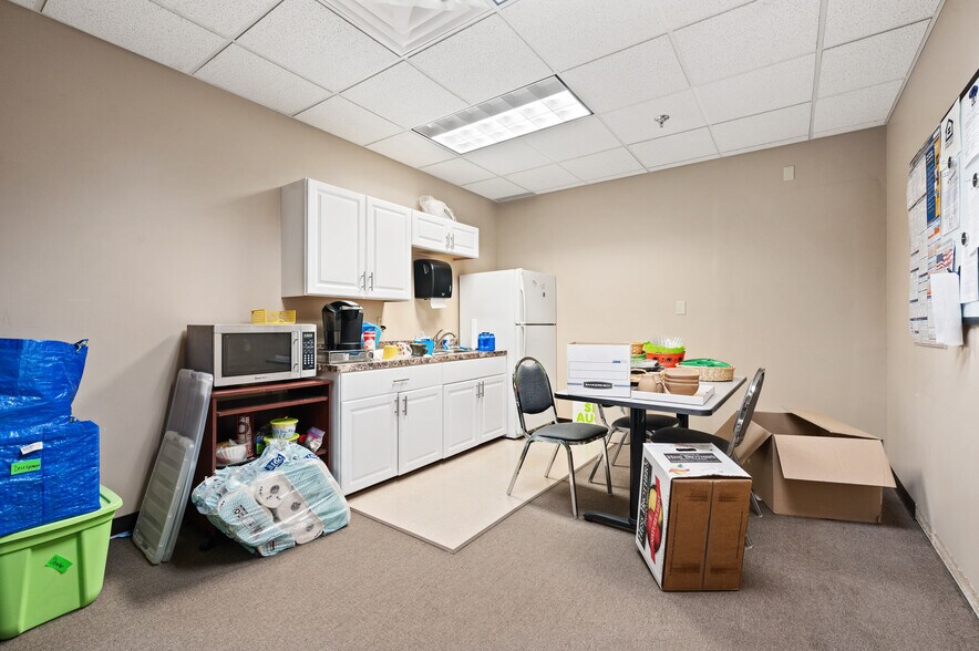 More Photos Of 3000 Stonewood Dr, Wexford Office For Lease
