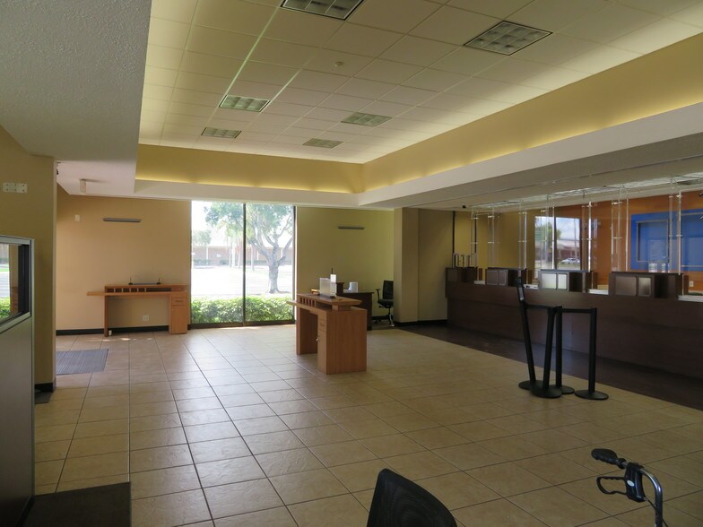 More Photos Of 300 E Dania Beach Blvd, Dania Bank For Lease