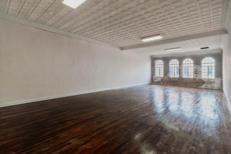 More Photos Of 110 E Main St, Union Storefront Retail Office For Lease