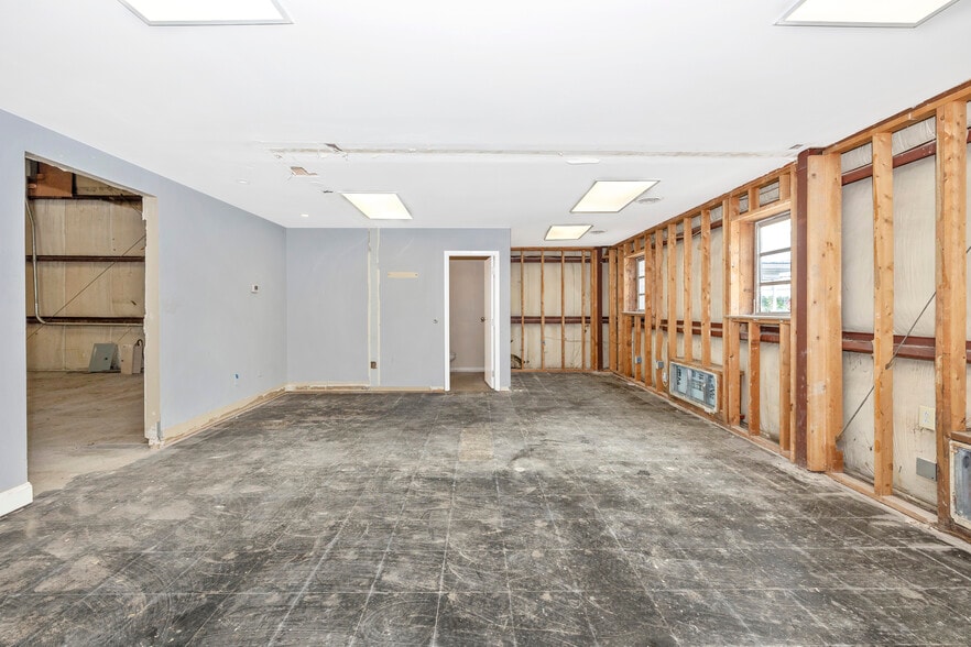 More Photos Of 329 E 2nd St, Frederick Warehouse For Lease