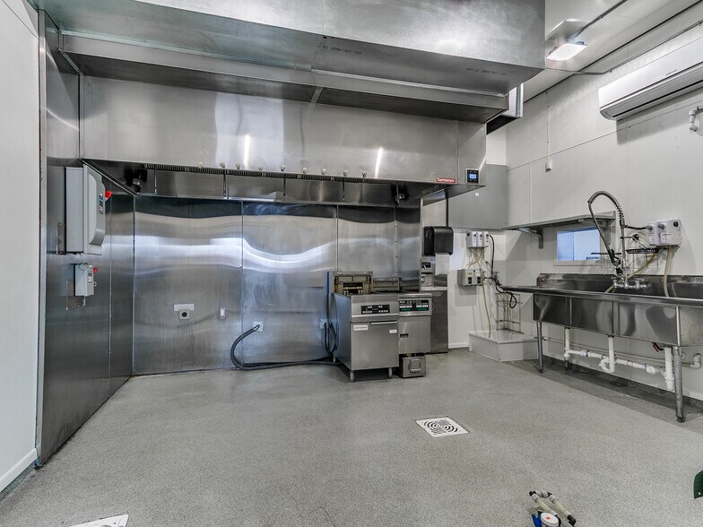 More Photos Of 504 Stinson St, Norman Convenience Store For Sale