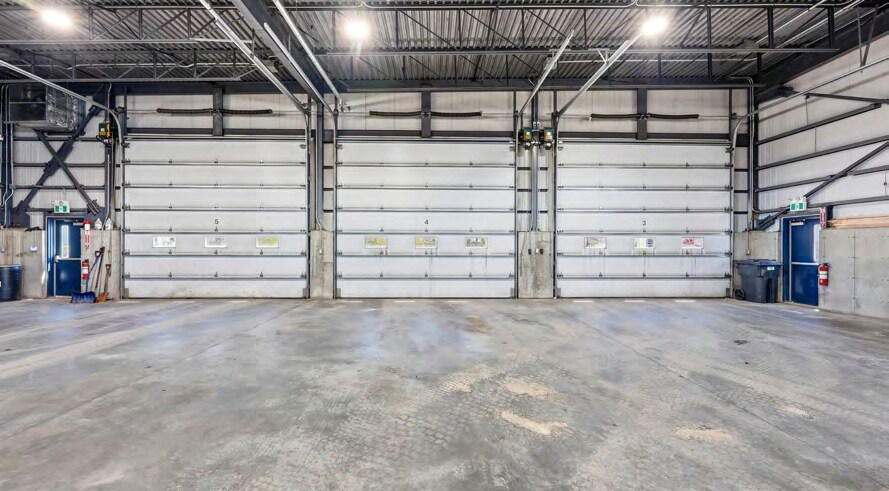 More Photos Of 145 Rue De L'industrie, L'assomption Industrial For Lease