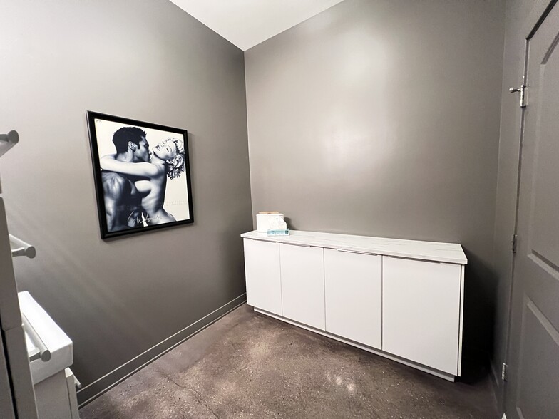 More Photos Of 1419 W Belmont Ave, Chicago Storefront Retail Residential For Lease