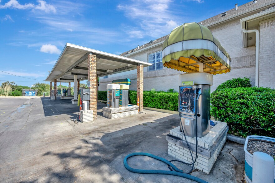 More Photos Of 504 N Euless Main St, Euless Carwash For Sale