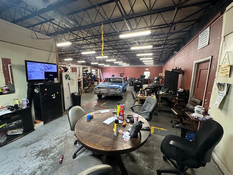 More Photos Of 2211 Windsor St, Chattanooga Service For Sale