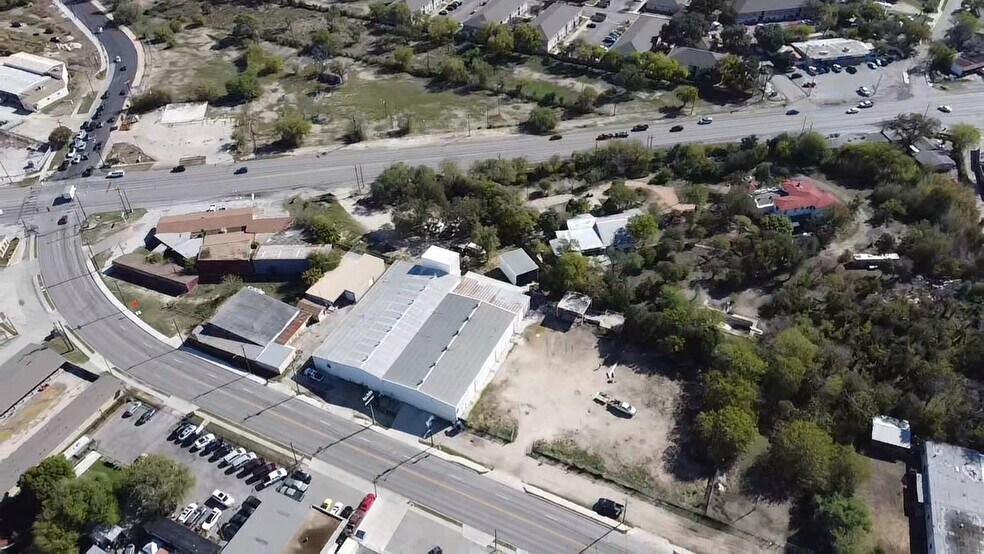 More Photos Of 2833 Roosevelt Ave, San Antonio Warehouse For Lease